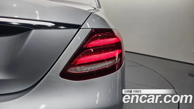 Mercedes-Benz E-Class 2018 — фото 8