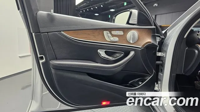 Mercedes-Benz E-Class 2018 — фото 13