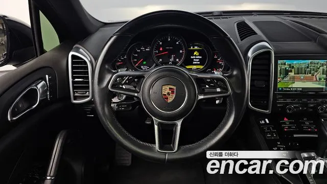 Porsche Cayenne 2016 — фото 12