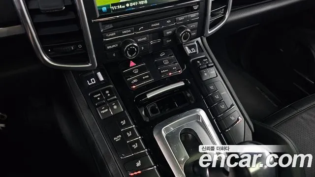 Porsche Cayenne 2016 — фото 16