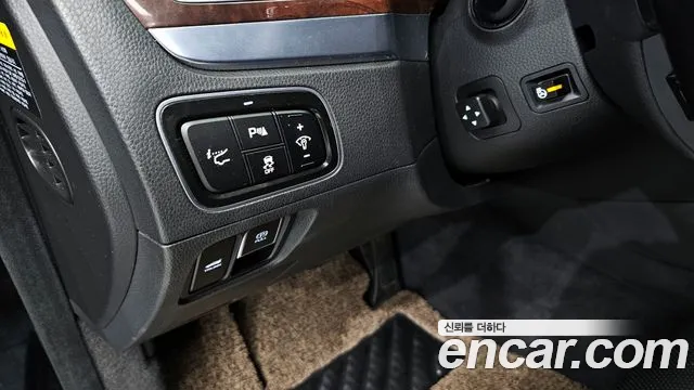 Hyundai Equus 2014 — фото 17