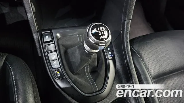 Hyundai Veloster 2019 — фото 12