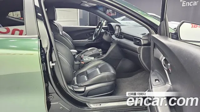 Hyundai Veloster 2019 — фото 16