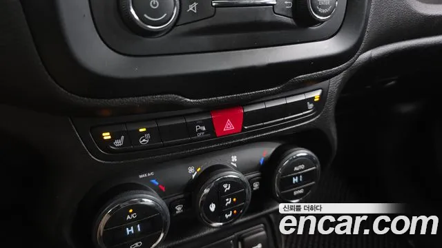 Jeep Renegade 2016 — фото 18