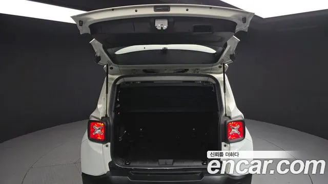 Jeep Renegade 2016 — фото 20