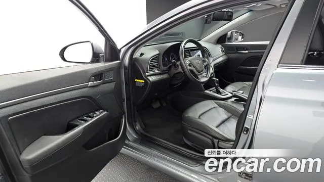 Hyundai AVANTE 2016 — фото 10