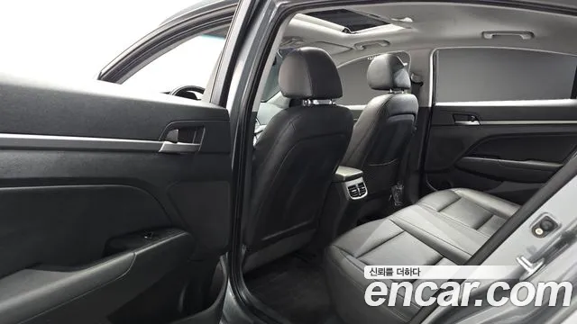 Hyundai AVANTE 2016 — фото 11