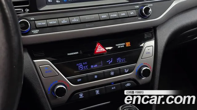 Hyundai AVANTE 2016 — фото 18