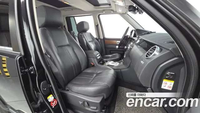 Land Rover Discovery 2016 — фото 11