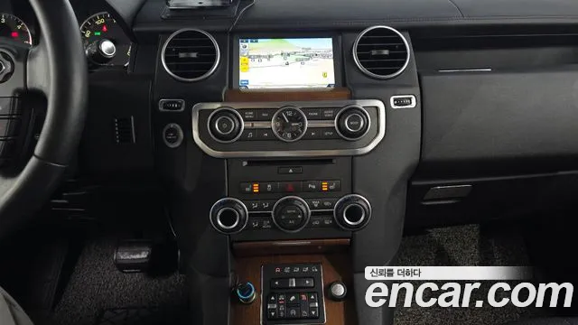 Land Rover Discovery 2016 — фото 14