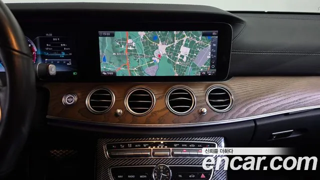 Mercedes-Benz E-Class 2019 — фото 18