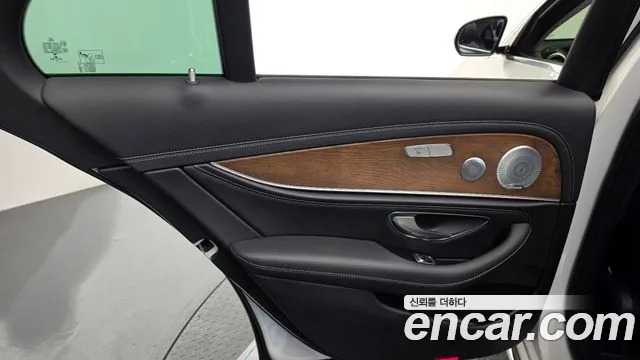 Mercedes-Benz E-Class 2019 — фото 14