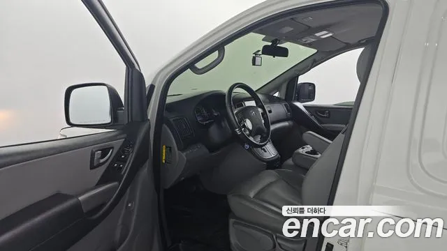 Hyundai Starex 2020 — фото 10