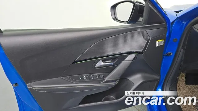 Peugeot 208 2021 — фото 14