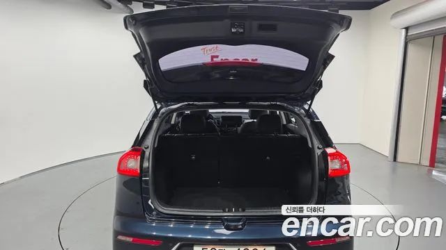 Kia Niro 2018 — фото 20