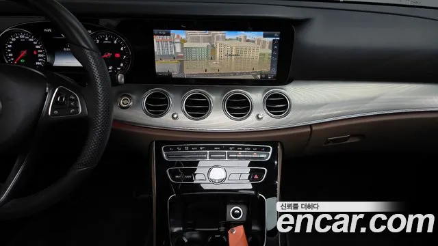 Mercedes-Benz E-Class 2018 — фото 14