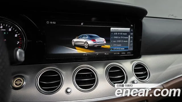 Mercedes-Benz E-Class 2018 — фото 18