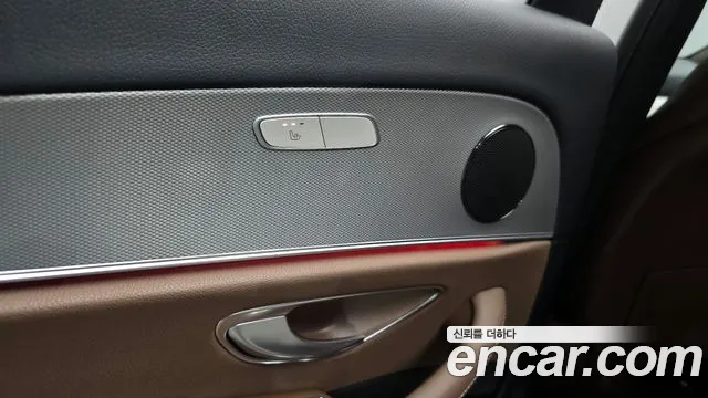 Mercedes-Benz E-Class 2018 — фото 19