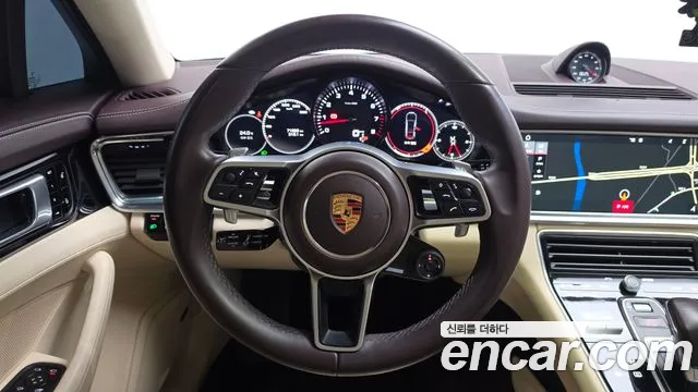Porsche Panamera 2018 — фото 18