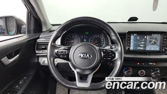 Kia Stonic 2018 — фото 14