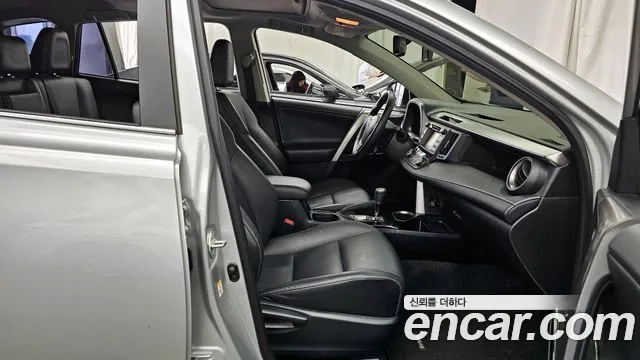 Toyota RAV4 2016 — фото 11