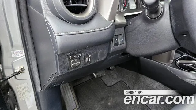 Toyota RAV4 2016 — фото 16