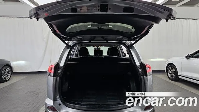 Toyota RAV4 2016 — фото 20