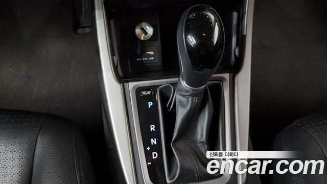 Hyundai AVANTE 2015 — фото 9