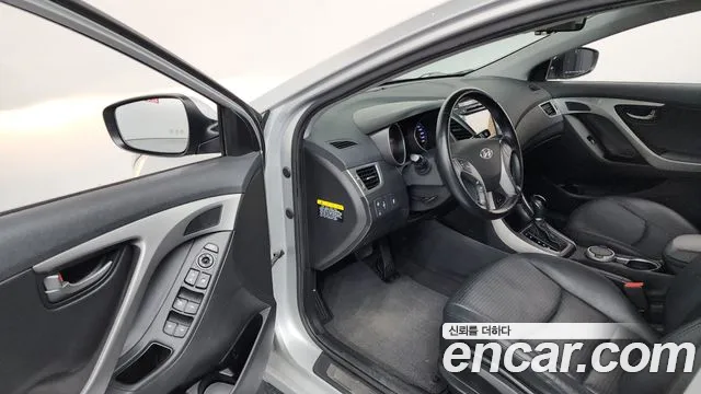 Hyundai AVANTE 2015 — фото 10