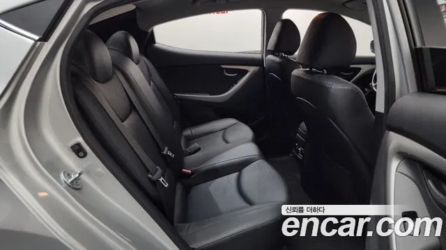 Hyundai AVANTE 2015 — фото 12