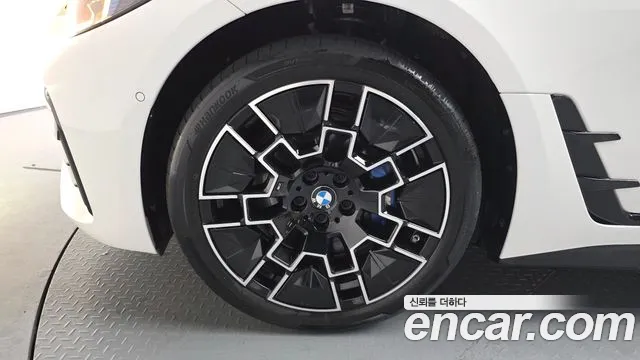 BMW i4 2025 — фото 4