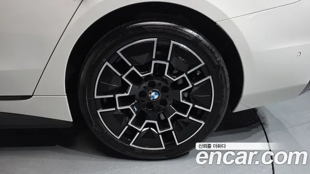 BMW i4 2025 — фото 6