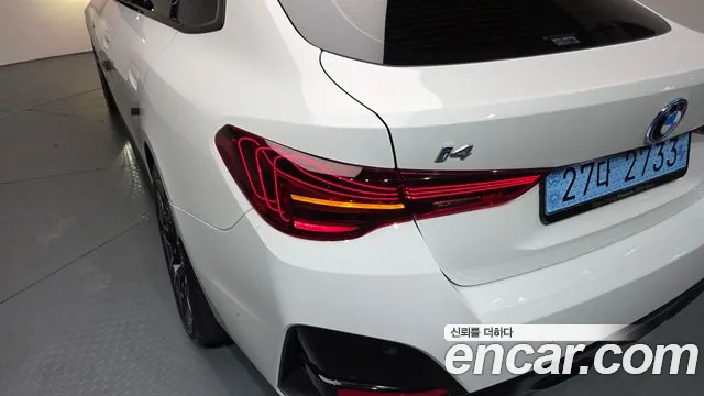 BMW i4 2025 — фото 8