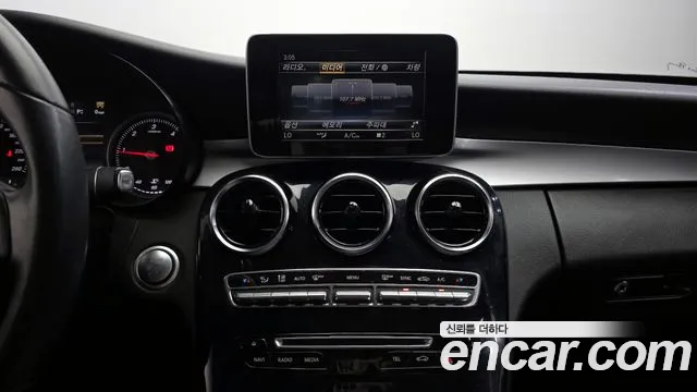 Mercedes-Benz C-Class 2018 — фото 15