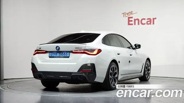 BMW i4 2022 — фото 1