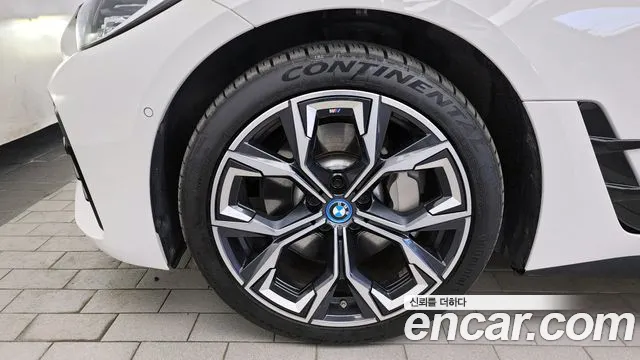 BMW i4 2022 — фото 4