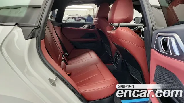 BMW i4 2022 — фото 17