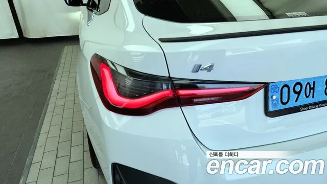 BMW i4 2022 — фото 8
