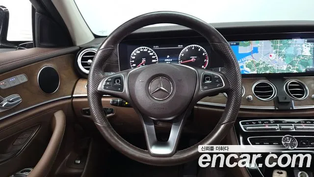 Mercedes-Benz E-Class 2017 — фото 13