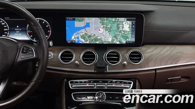 Mercedes-Benz E-Class 2017 — фото 14