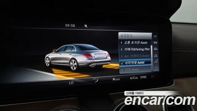 Mercedes-Benz E-Class 2017 — фото 16
