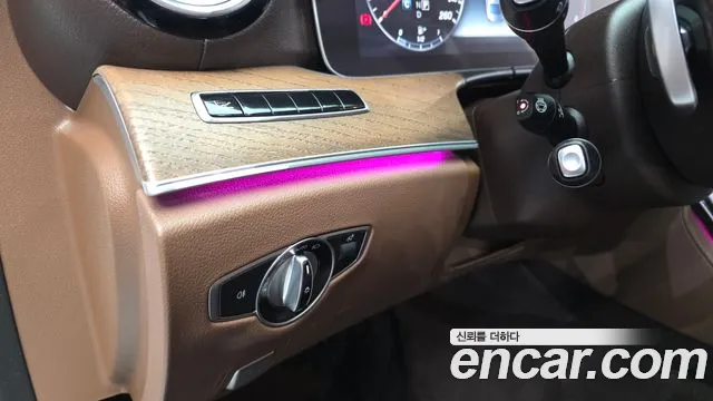 Mercedes-Benz E-Class 2017 — фото 17