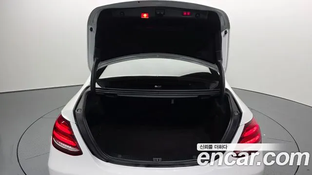 Mercedes-Benz E-Class 2017 — фото 20