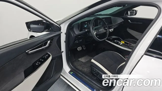 Kia EV6 2023 — фото 13