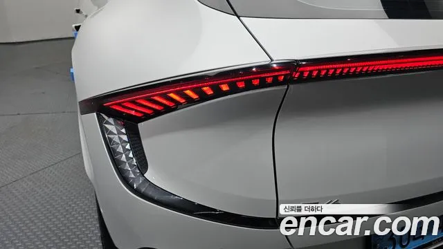 Kia EV6 2023 — фото 9