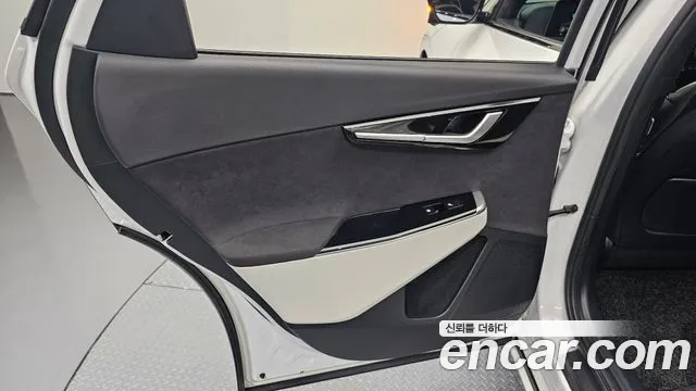 Kia EV6 2023 — фото 15