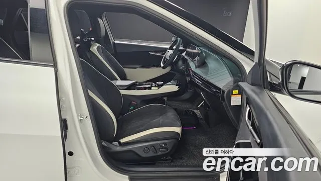 Kia EV6 2023 — фото 16
