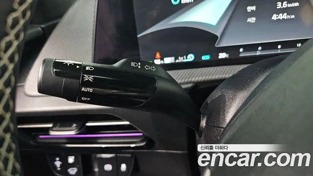 Kia EV6 2023 — фото 28