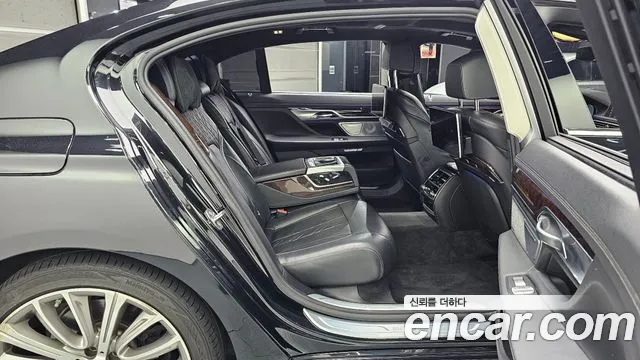 BMW 7-Series 2016 — фото 12