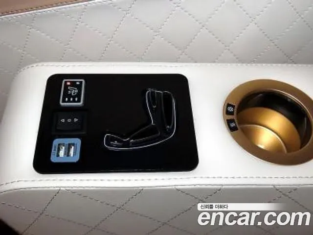 Mercedes-Benz V-Class 2020 — фото 14